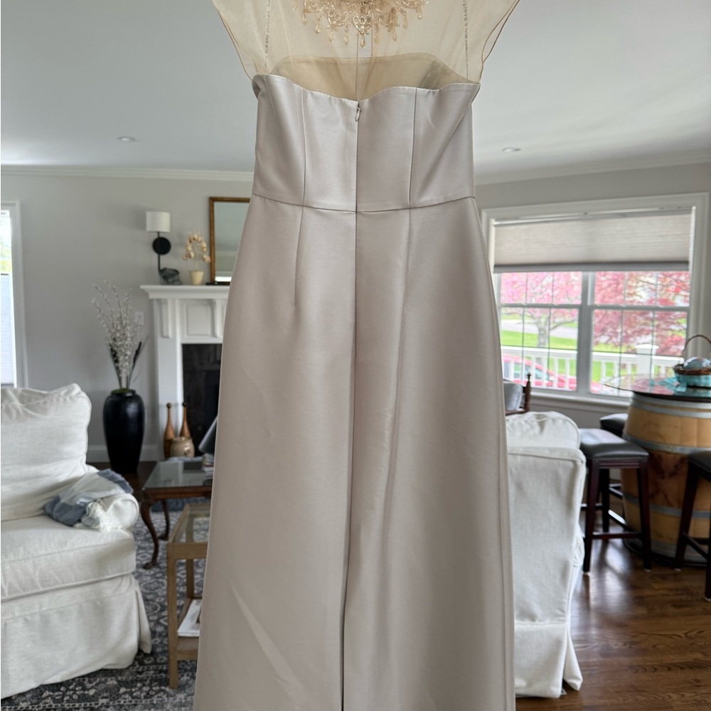 Elegant Silver Evening Gown - Picture 6 of 12
